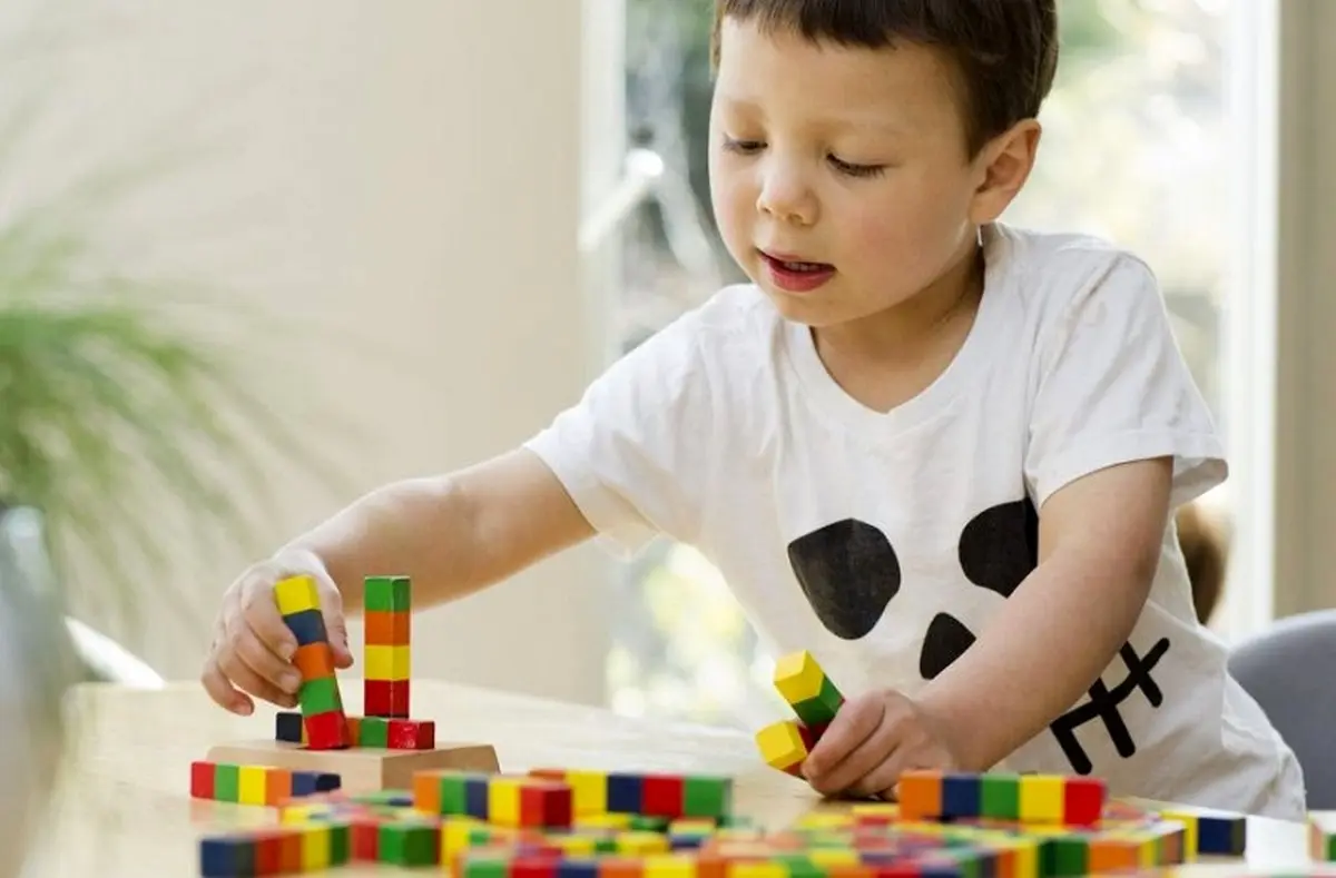 چه پزشک و متخصصی به درمان اوتیسم کمک می‌کند؟