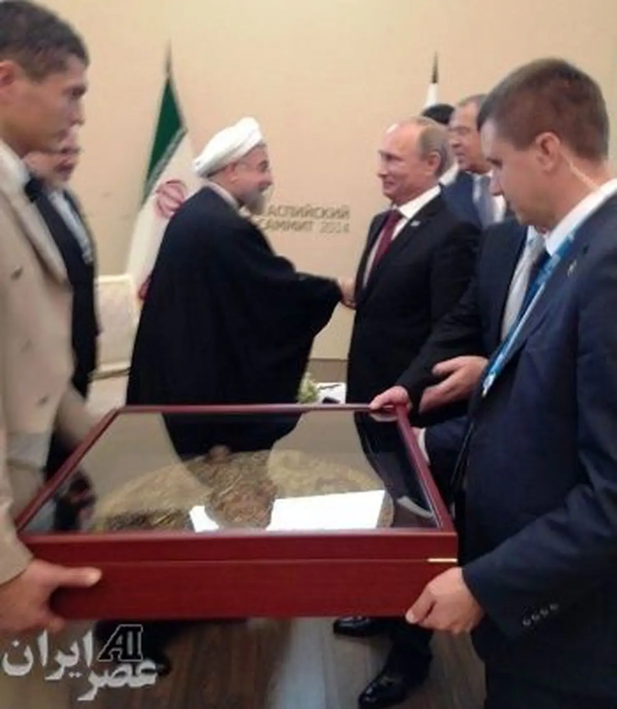 سپر سرباز صفوی هدیه پوتین به روحانی +عکس