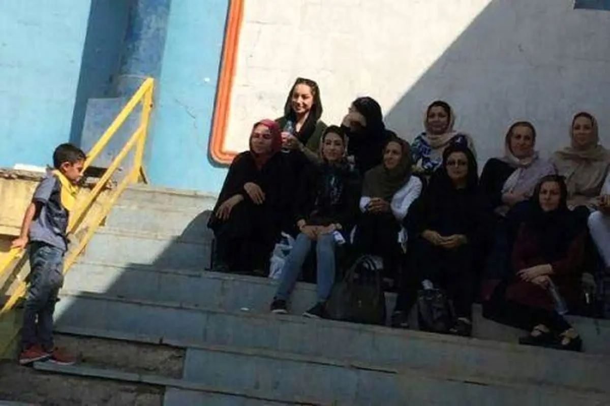 تصویری از حضور بانوان در دربی نونهالان