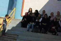 تصویری از حضور بانوان در دربی نونهالان