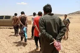 عکسی از بازداشت داعشی‌ها در فلوجه