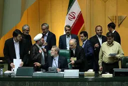 ظریف و صالحی در صحن مجلس به روایت تصویر