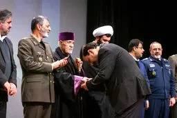عکس / فرمانده کل ارتش و اسقف اعظم سبوه سرکیسیان در تالار شمس