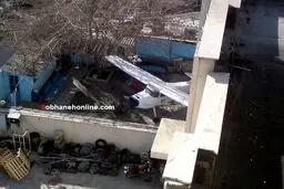 پارک هواپیما در حیاط خانه یک تهرانی/عکس