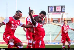 دیدار فوتبال تیم‌های گسترش فولاد و تراکتور سازی/ گزارش تصویری