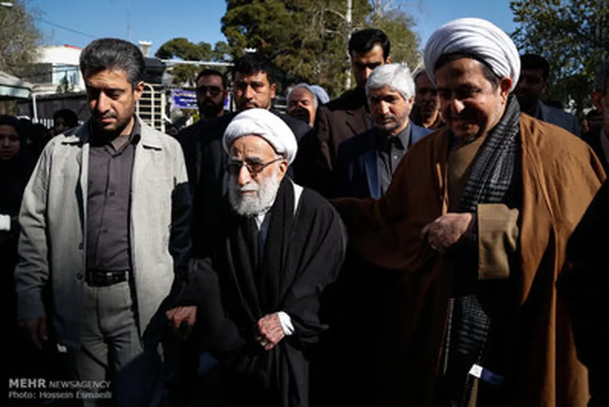 کدام چهره های سیاسی در مراسم تشییع پیکر همسر آیت الله جنتی شرکت کردند؟/ گزارش تصویری