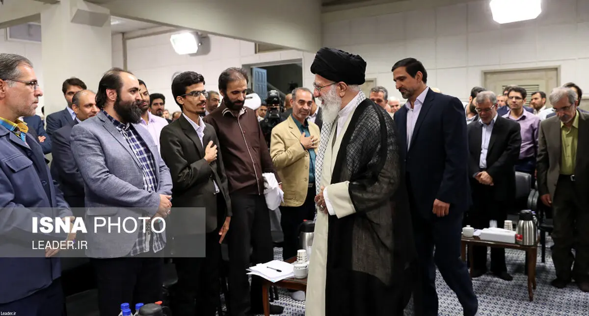 دیدار شاعران و استادان زبان و ادب پارسی مقام معظم رهبری/تصاویر