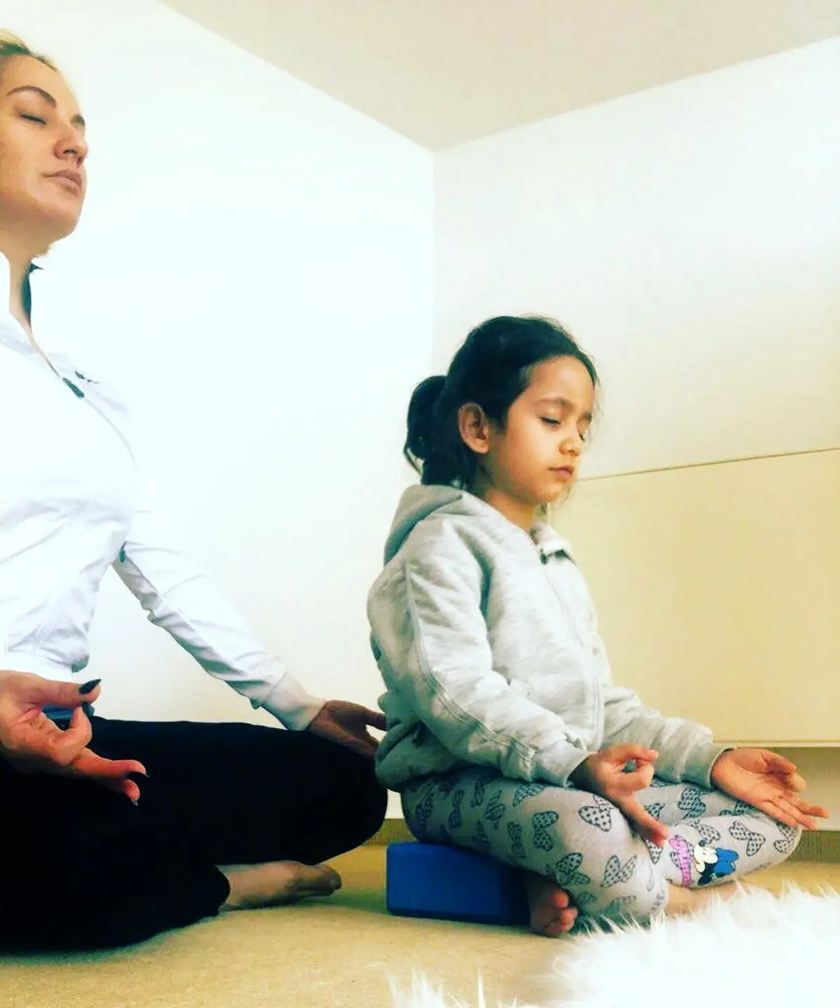 مهناز افشار و دخترش در حال انجام یوگا! + عکس