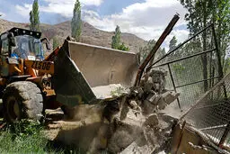 تصاویر/ آزادسازی بستر رودخانه در تنگه واشی و منطقه سرخدشت