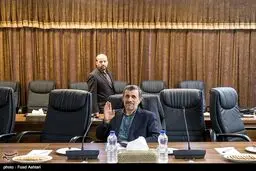 عکس: احمدی نژاد و صندلی های خالی مجمع تشخیص مصلحت نظام