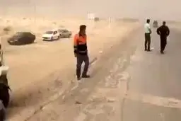 وزش شدید باد، در جاده حادثه آفرین شد+فیلم