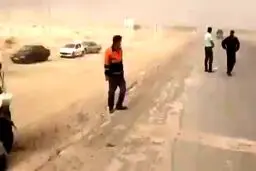 وزش شدید باد، در جاده حادثه آفرین شد+فیلم