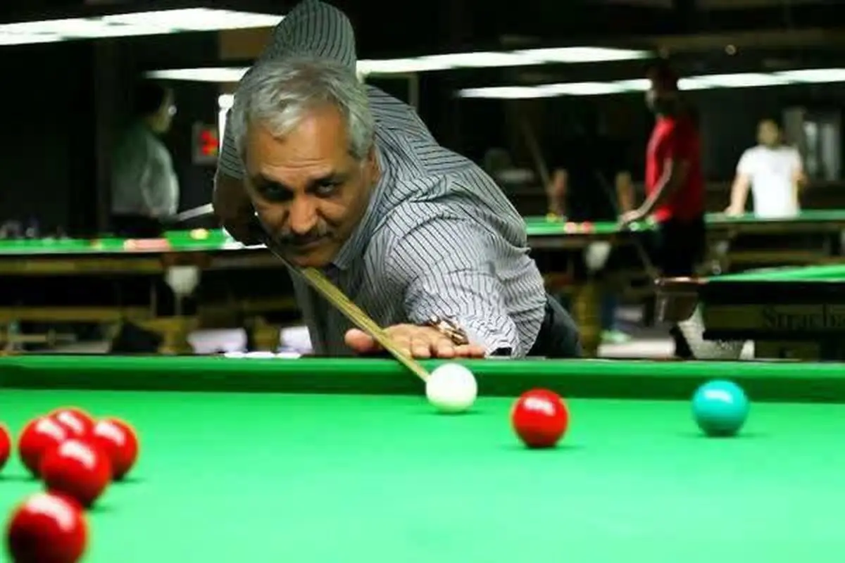 تصویری از اسنوکر بازی کردن مهران مدیری