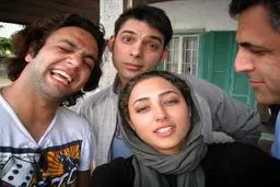 گلشیفته فراهانی از پشت صحنه درباره الی یک عکس سلفی منتشر کرد!