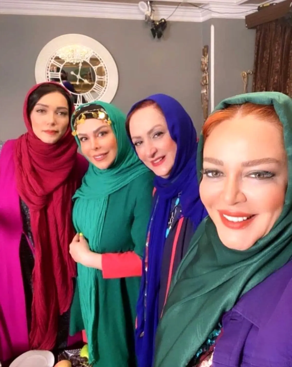 سلفی جذاب و دیده نشده بازیگران معروف زن+عکس