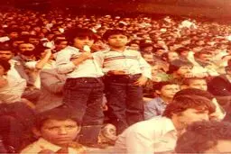 عکسی ناب و زیر خاکی از تماشاگران در ورزشگاه آزادی سال 1355