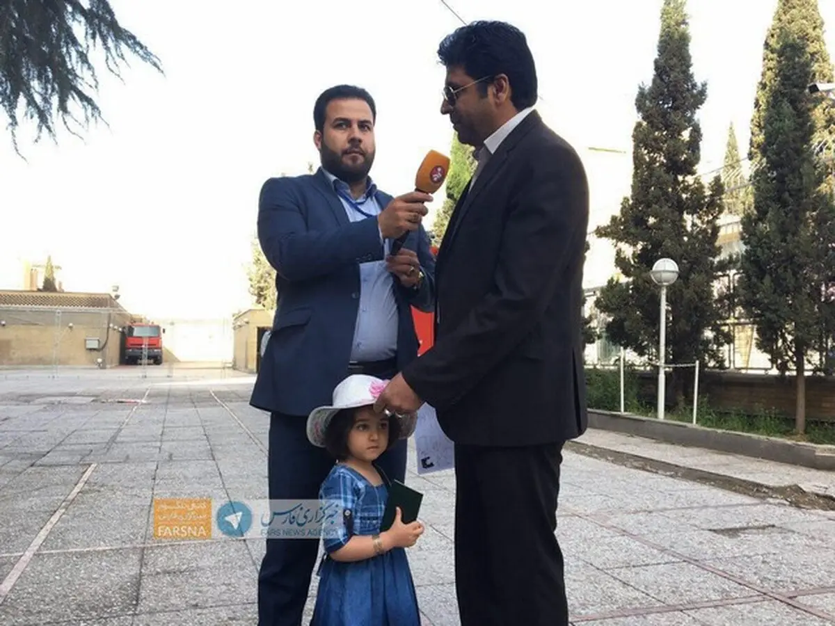 درخواست ثبت نام کودک خردسال در انتخابات ریاست جمهور/عکس