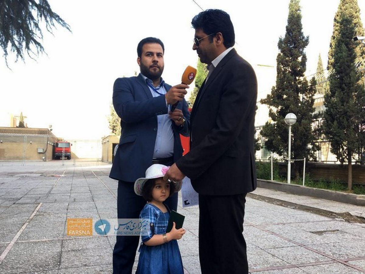 درخواست ثبت نام کودک خردسال در انتخابات ریاست جمهور/عکس