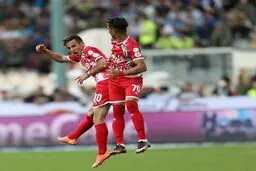 شادی جنجالی پرسپولیسی‌ها در ورزشگاه/ عکس