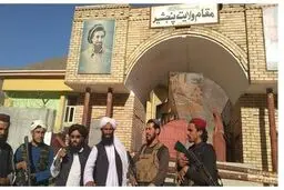 عکس یادگاری طالبان در استانداری پنجشیر