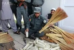 جاسازی مواد مخدر در جارو!/ عکس