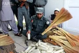 جاسازی مواد مخدر در جارو!/ عکس