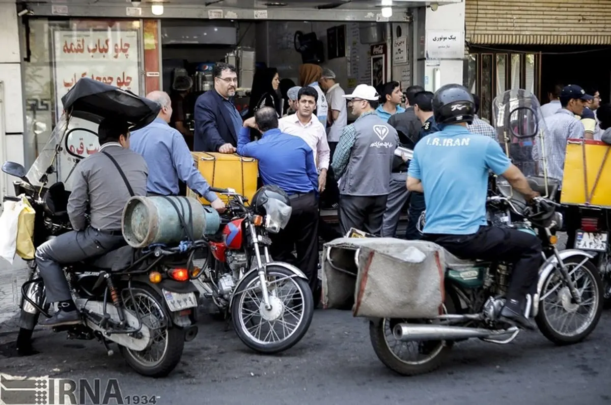 تصاویر /گشت سرزده تعزیرات و کشف مواد غذایی فاسد در رستوران‌های خیابان انقلاب