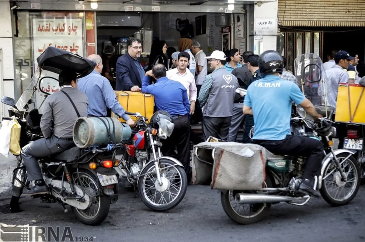 تصاویر /گشت سرزده تعزیرات و کشف مواد غذایی فاسد در رستوران‌های خیابان انقلاب