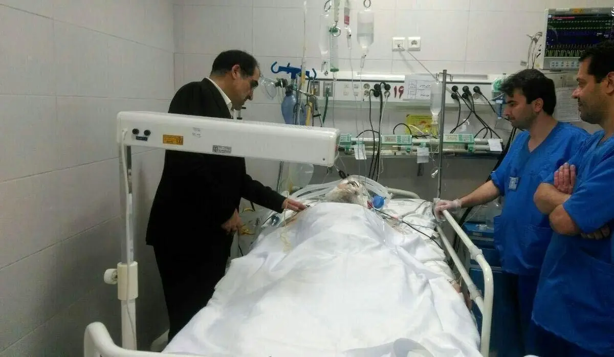 آیت الله واعظ طبسی بر روی تخت بیمارستان /عکس