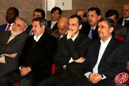 بقایی در کنار احمدی‌نژاد پس از آزادی از زندان/عکس