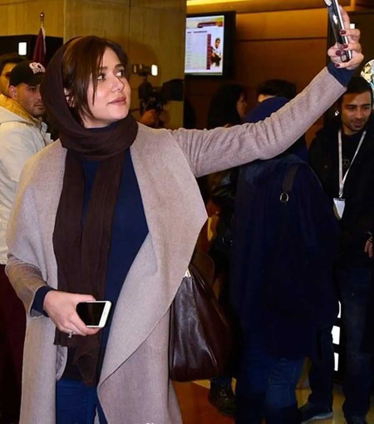 سلفی گرفتن پریناز ایزدیار/ عکس