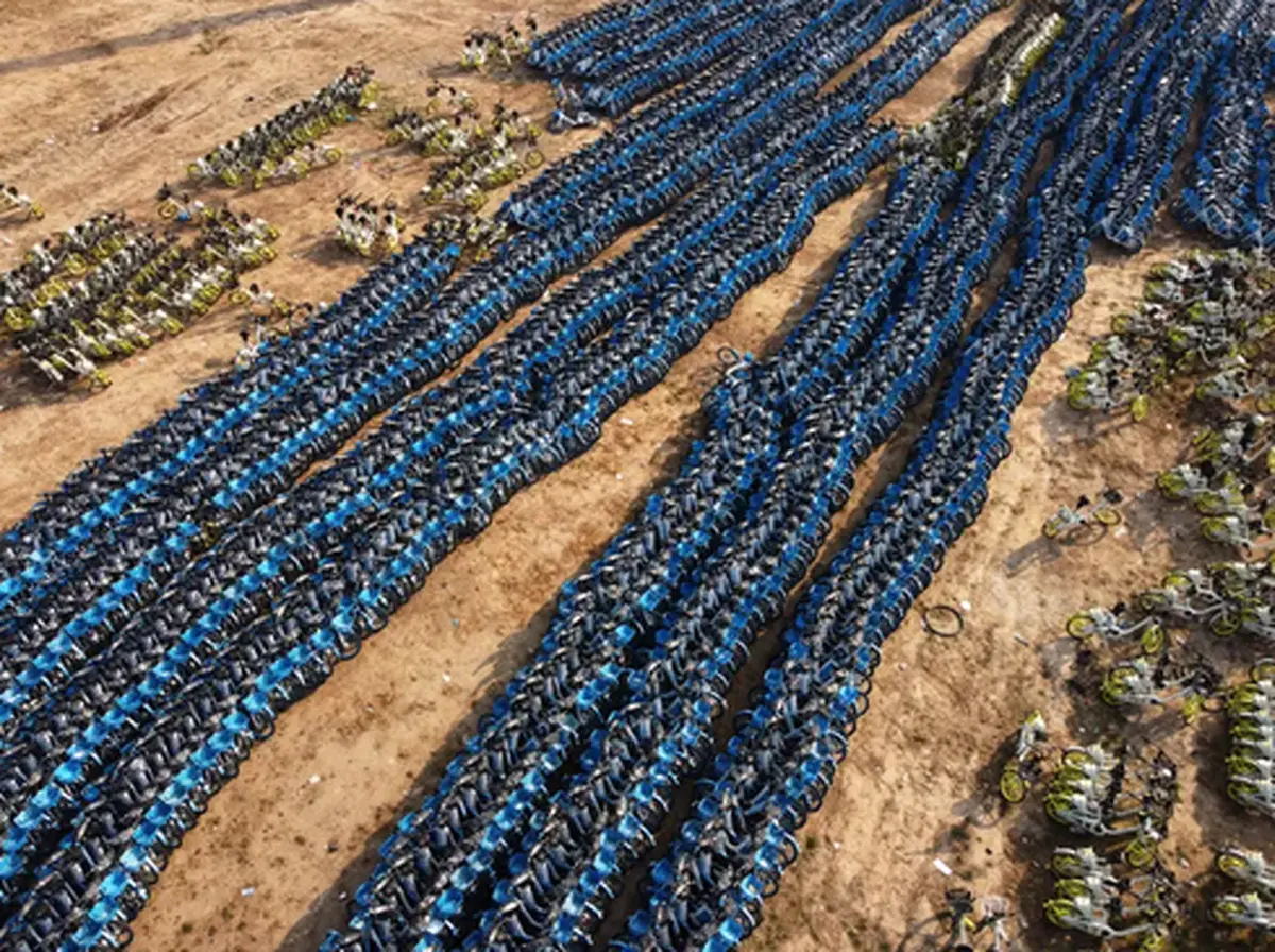 عکس جالب از پارکینگ دوچرخه‌های برقی در شیجاژودانگ چین