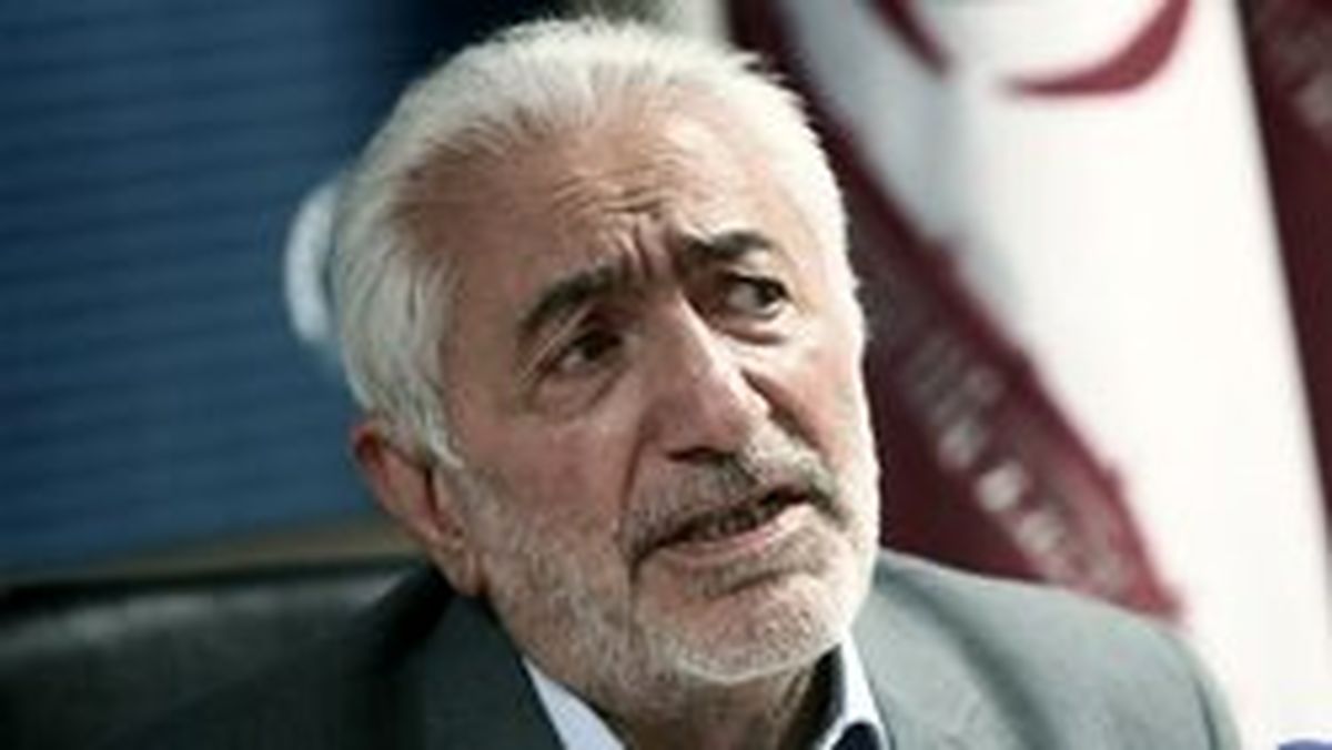 محمد غرضی: هر کسی جای روحانی بود به همین وضع دچار میشد/ چه کسی قبول دارد شریط فعلی مانند دوران جنگ است؟