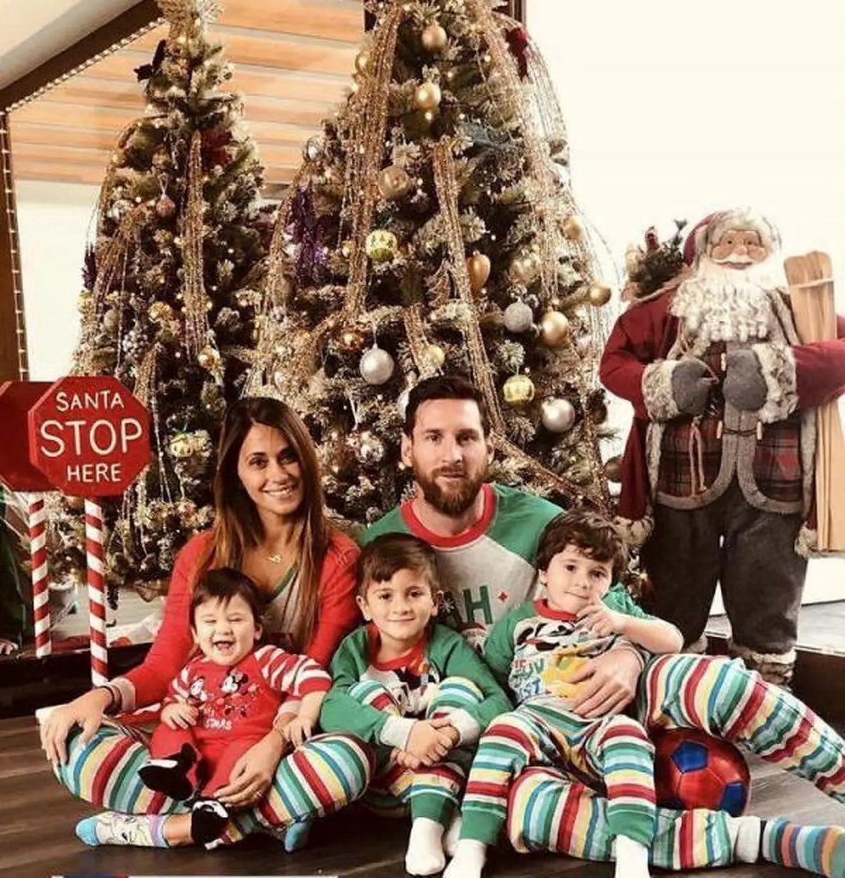 خانواده مسی در شب کریسمس/عکس