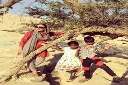 تیپ خاص هانیه توسلی در کنار کودکان جنوبی + عکس