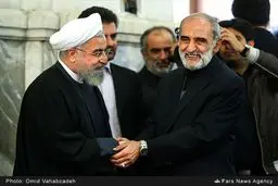 خوش و بش روحانی و حسین شریعتمداری/ عکس