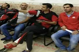 تیپ عجیب عادل فردوسی‌پور با دمپایی لنگه به لنگه+عکس