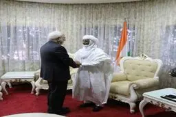 تیپ و ظاهر عجیب نخست وزیر نیجر در دیدار با ظریف/عکس