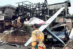 سقوط هواپیما در توکیو/تصاویر