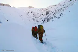 عکس/ یخ‌نوردی در آبشار یخی آبنیک