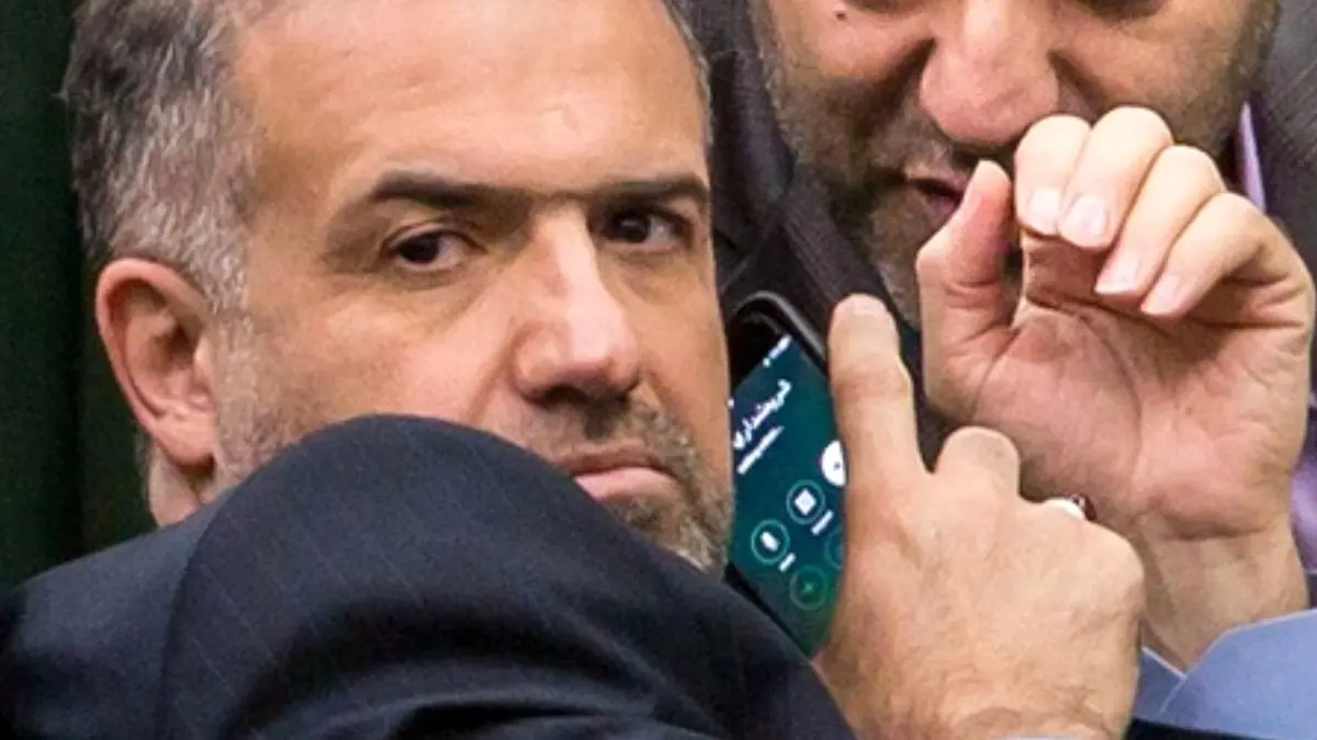 کاظم جلالی در حال مکالمه با کدام «شریعتمداری» در جلسه استیضاح حجتی؛ «حسین» یا «محمد»؟