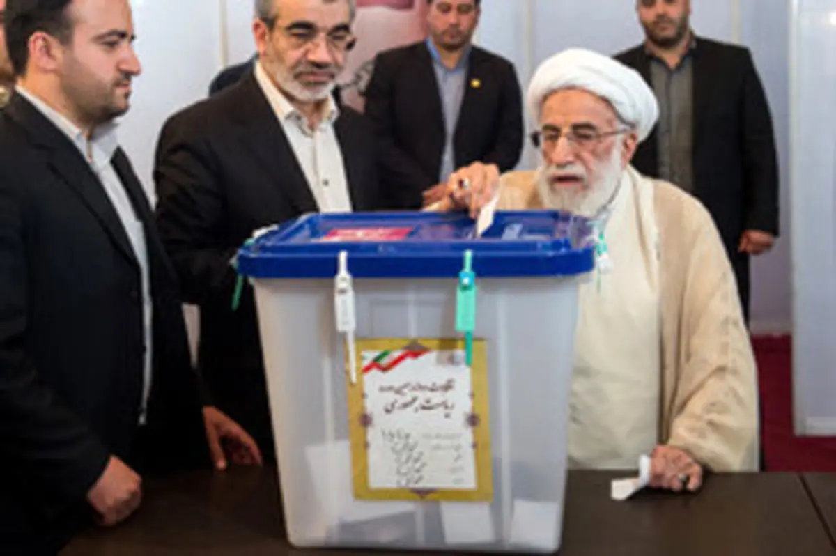 آیت‌الله جنتی پای صندوق رای/تصاویر