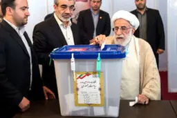 آیت‌الله جنتی پای صندوق رای/تصاویر