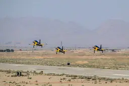 عكسي از جت هايي كه وزارت دفاع تحويل ارتش داد