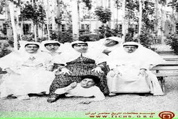 ژست زنان قاجار برای عکس گرفتن/عکس