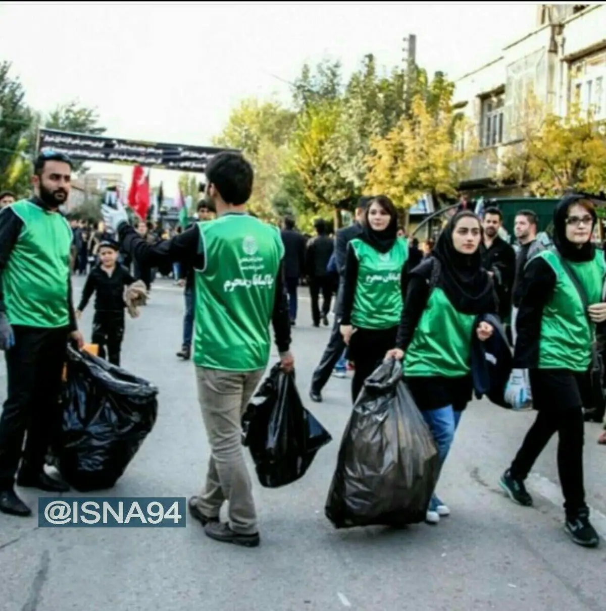 اقدام شایسته گروهی ازجوانان در ماه محرم/عکس