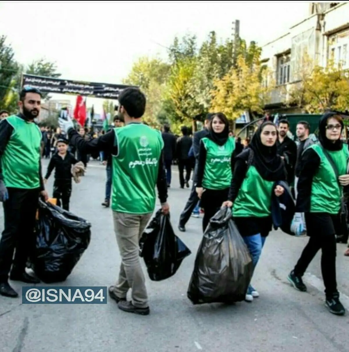اقدام شایسته گروهی ازجوانان در ماه محرم/عکس