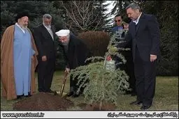 مراسم روز درختکاری با حضور روحانی و ابتکار/تصاویر