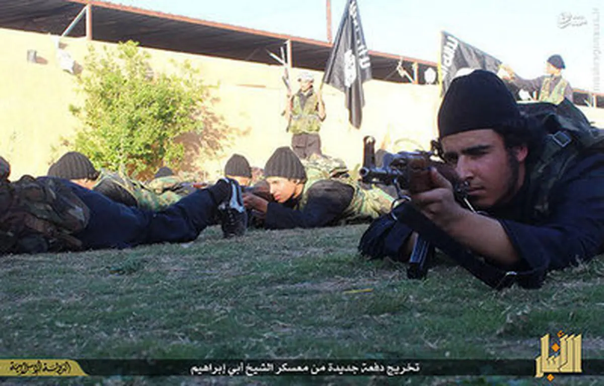 مانور فارغ‌التحصیلان داعش در عراق/تصاویر