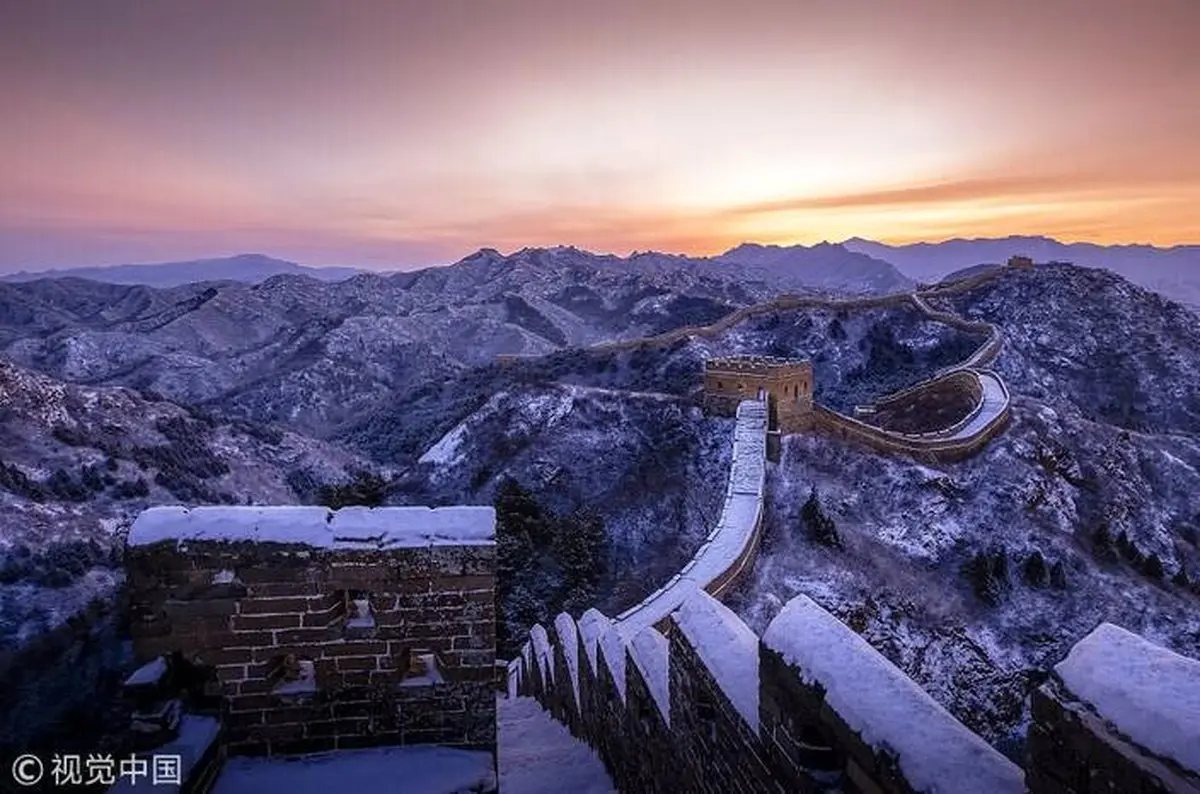 نمای فوق العاده زیبا از یک روز برفی دیوار چین/ تصاویر